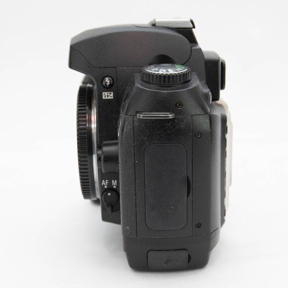 Nikon D70 6.1MP Digital SLR Camera Body With Accessories - Picture 5 of 15